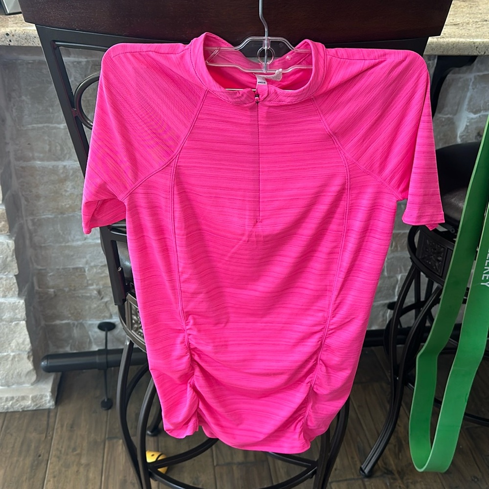 Athleta Women’s UPV shirt spf50+, size XS